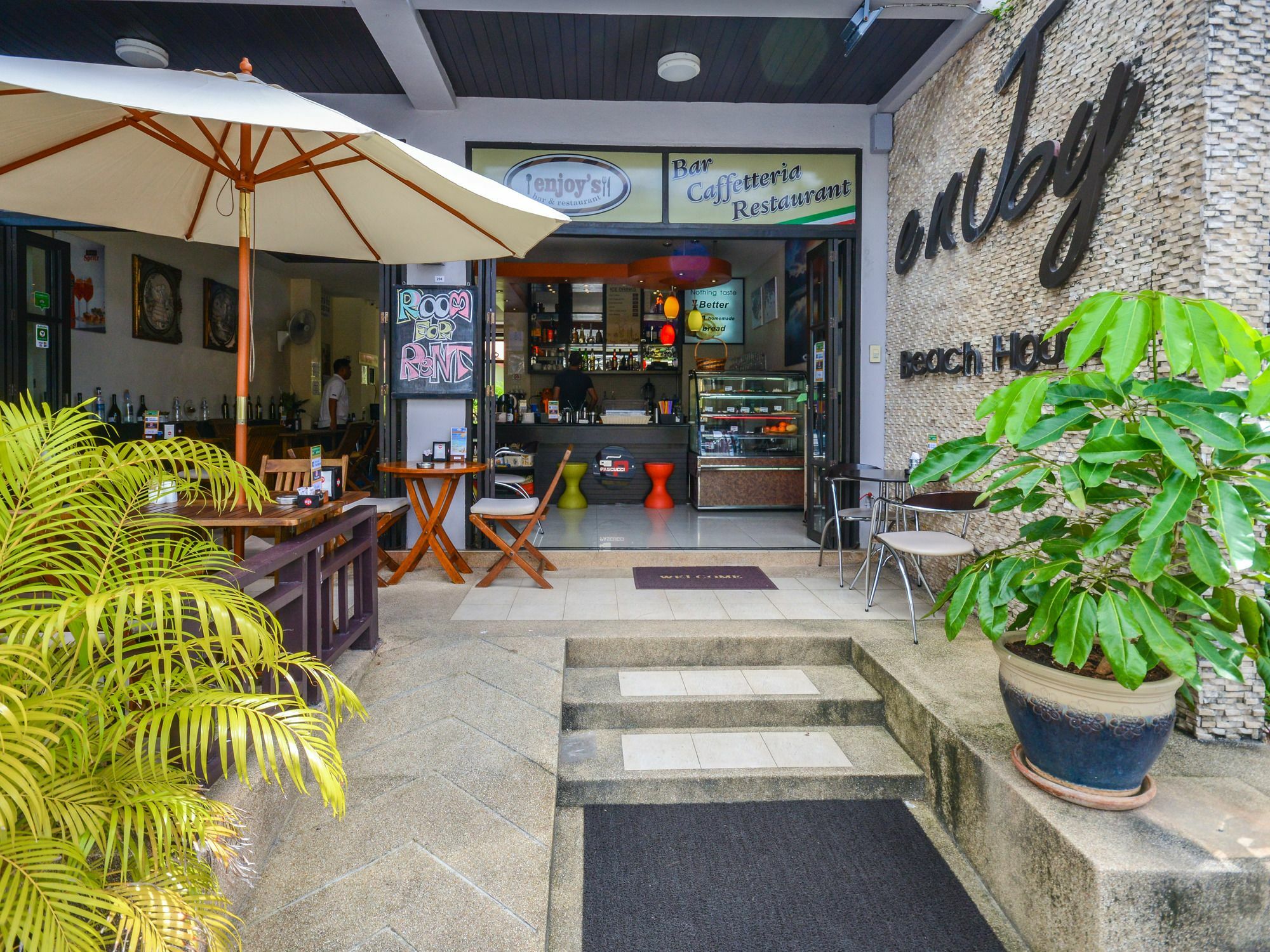 Enjoy'S Beach House & Cafe' Hotel Ban Karon Exterior photo